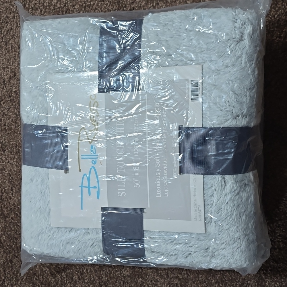 NIP. Bella Russo Silk Touch Throw. 50"x60"